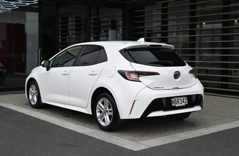 2020 Toyota Corolla GX 2.0 Petrol FWD Hatchback image 2