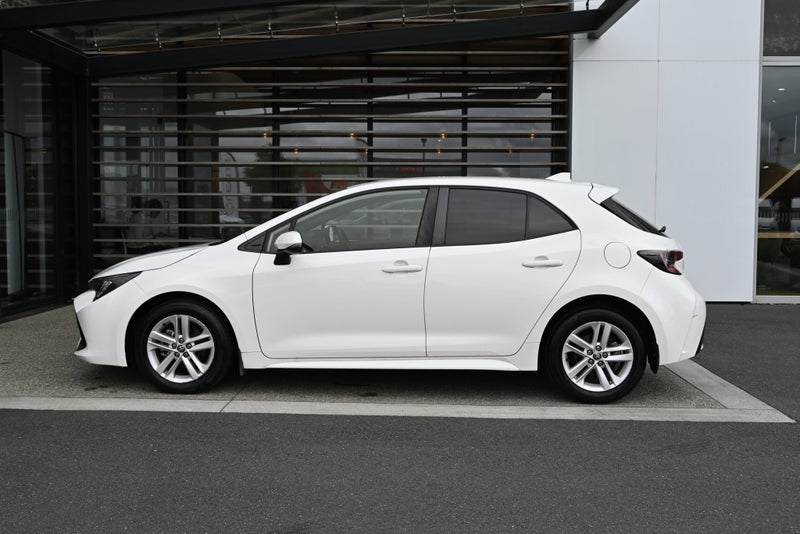 2020 Toyota Corolla GX 2.0 Petrol FWD Hatchback image 3