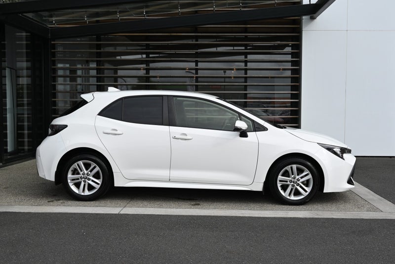 2020 Toyota Corolla GX 2.0 Petrol FWD Hatchback image 5