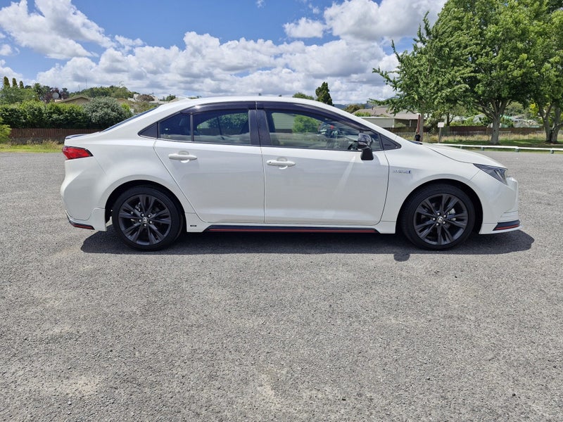 2020 Toyota Corolla Hybrid 1.8 Sedan 4 Dr CVT 2... image 3