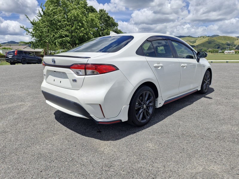 2020 Toyota Corolla Hybrid 1.8 Sedan 4 Dr CVT 2... image 5