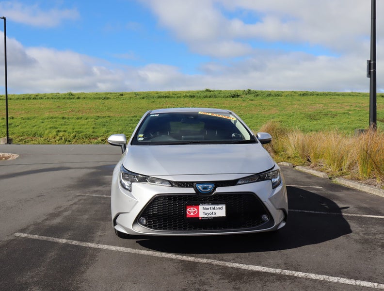 2020 Toyota Corolla Touring 1.8 Hybrid G X Plus... image 2
