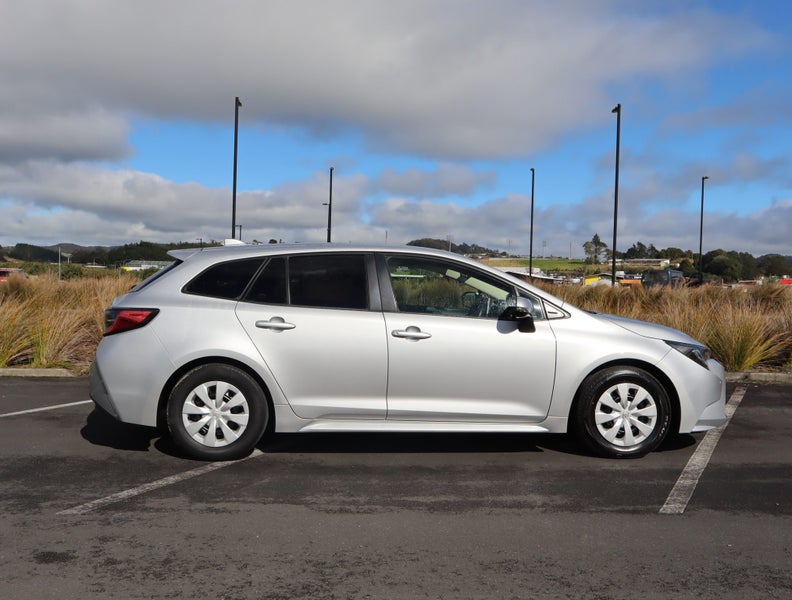 2020 Toyota Corolla Touring 1.8 Hybrid G X Plus... image 5