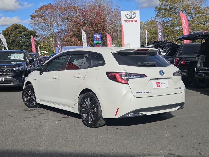 2020 Toyota Corolla Touring 1.8 Hybrid WxB image 3