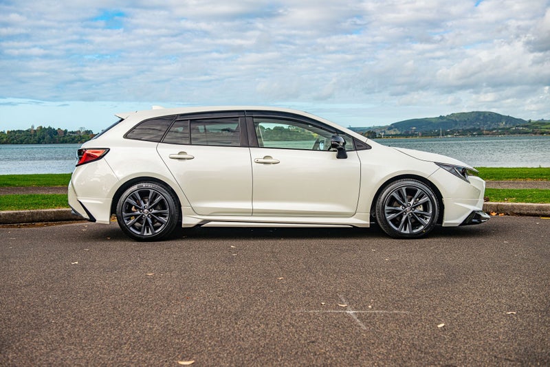 2020 Toyota Corolla Touring 1.8 Hybrid WxB 5 Dr... image 4