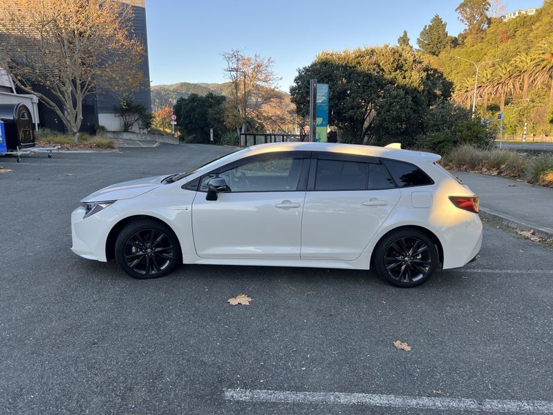 2020 Toyota Corolla Touring 1.8 Hybrid WxB 5 Dr... image 4