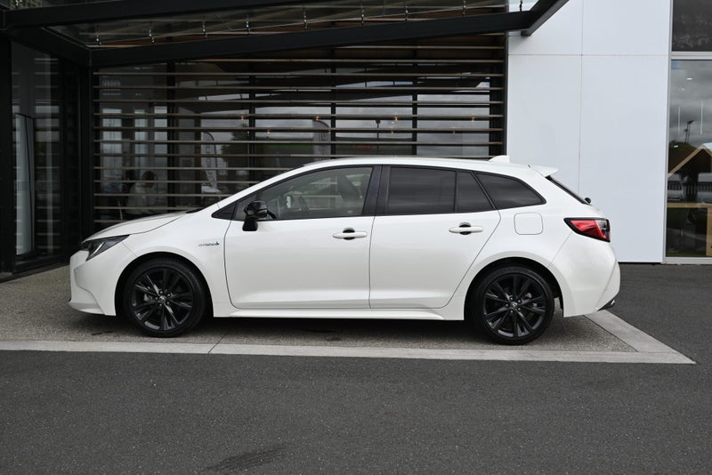 2020 Toyota Corolla Touring 1.8 Petrol Hybrid W... image 3