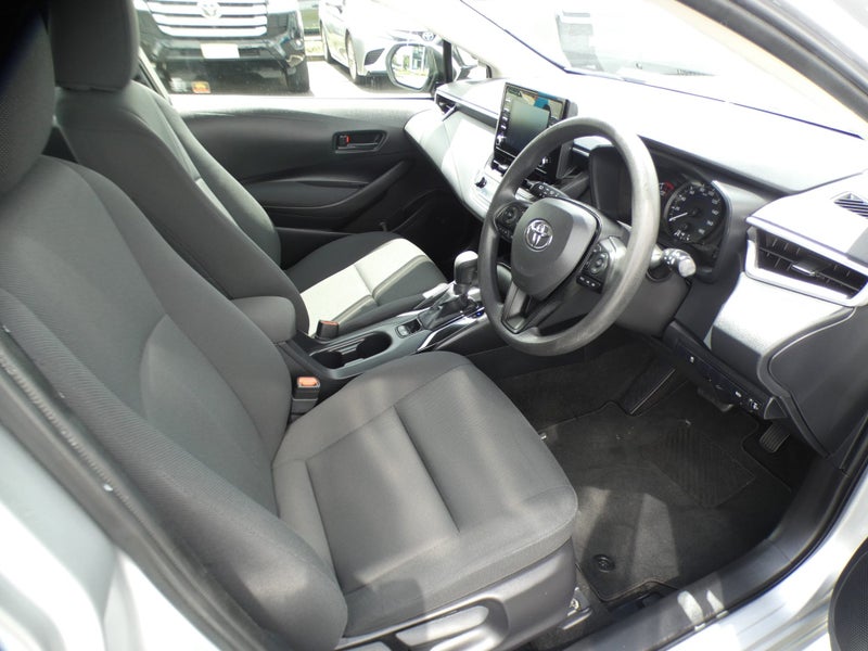 2020 Toyota Corolla Touring G-X 1.8 Hybrid image 3