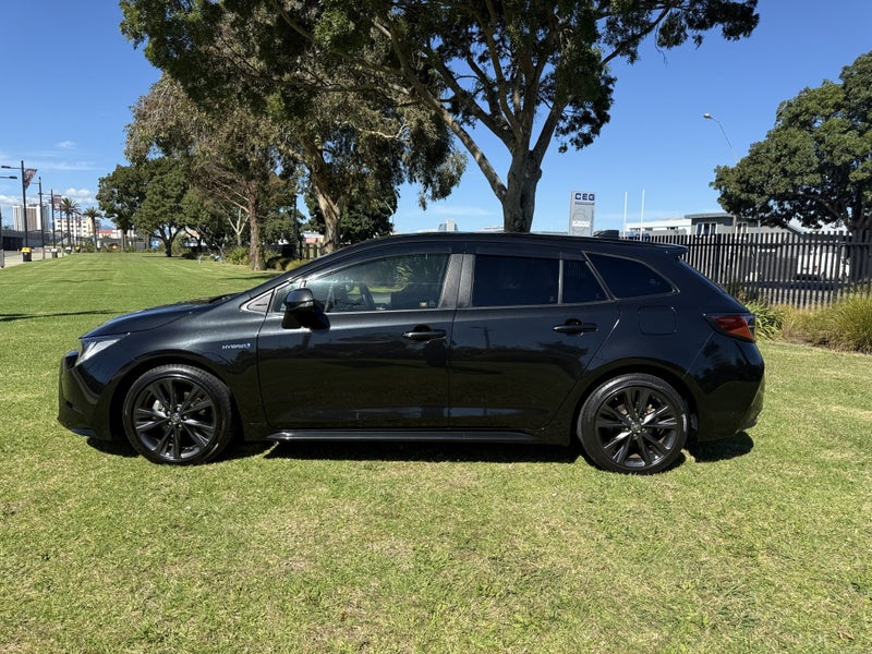 2020 Toyota Corolla Touring Hybrid Automatic 1.... image 4