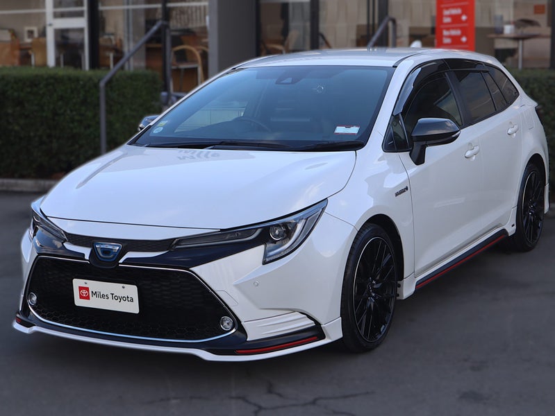 2020 Toyota Corolla Touring WxB HYBRID, Leather image 3