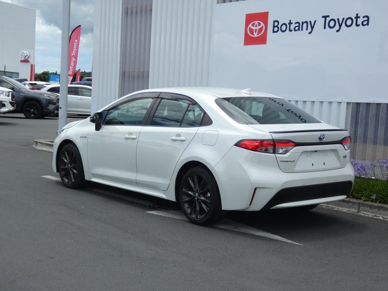 2020 Toyota Corolla WXB Hybrid Sedan image 2