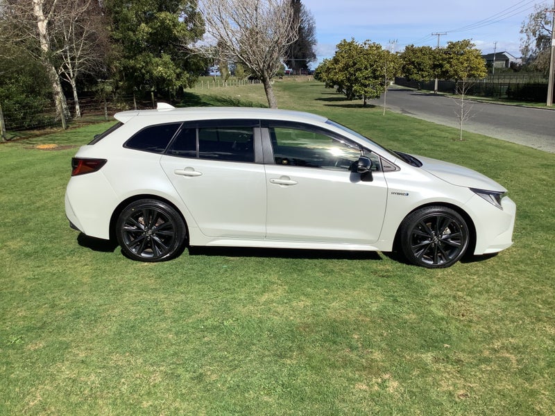 2020 Toyota Corolla WxB Touring Wagon 1.8L Hybr... image 4