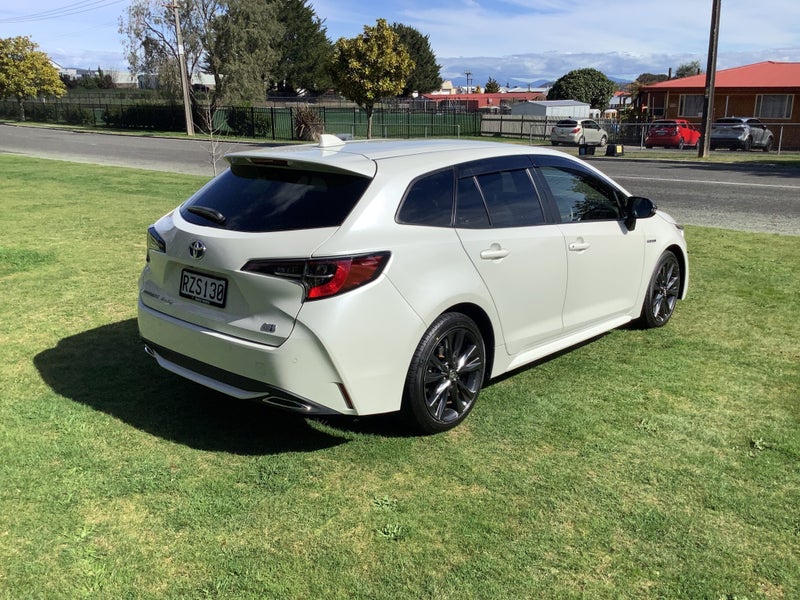 2020 Toyota Corolla WxB Touring Wagon 1.8L Hybr... image 5