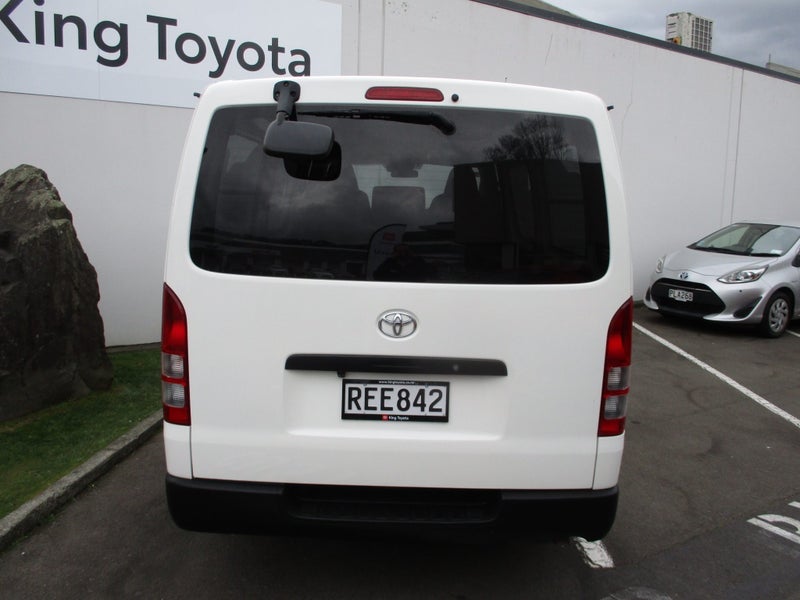 2020 Toyota Hiace 2.8D Auto image 3