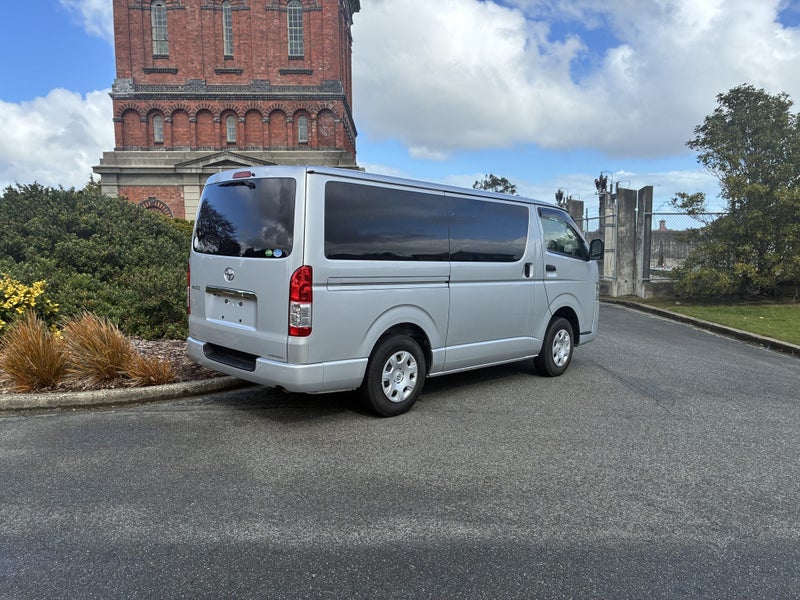 2020 Toyota Hiace 2.8D DX image 3