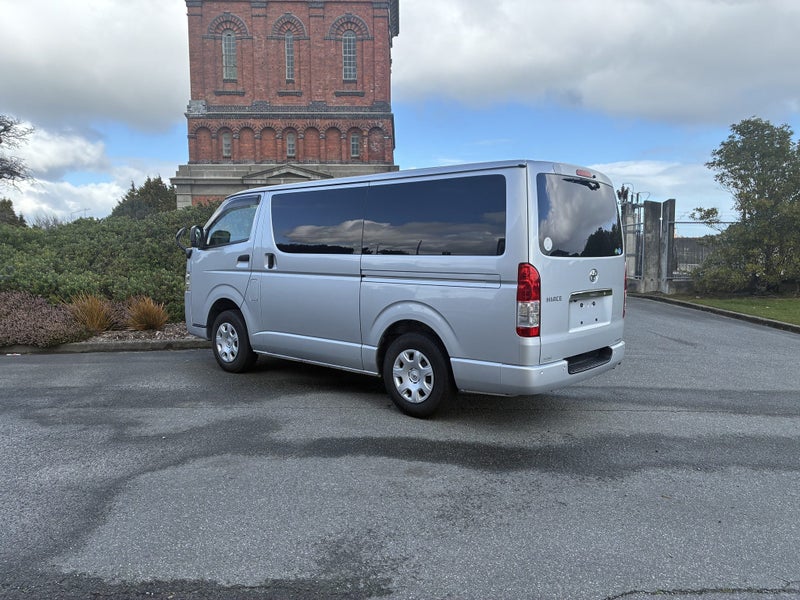 2020 Toyota Hiace 2.8D DX image 5