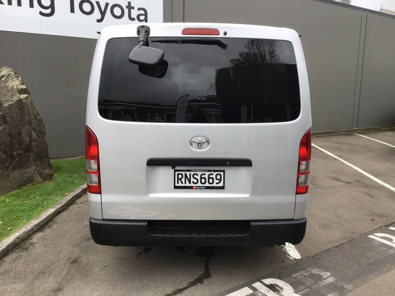 2020 Toyota Hiace DX 2.8D image 3
