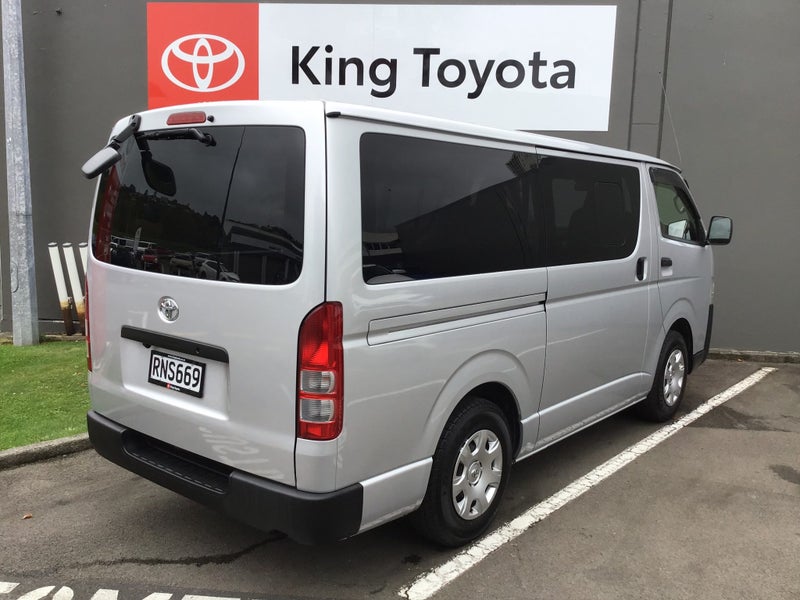 2020 Toyota Hiace DX 2.8D image 5