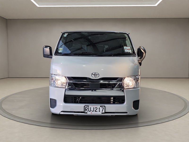 2020 Toyota Hiace DX 2.8L TD 9 Seaeter image 2