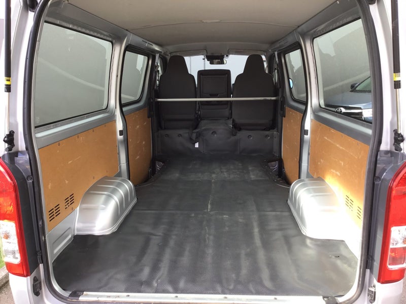 2020 Toyota Hiace DX Long 2.8D 5Dr Van 6A 2WD image 5