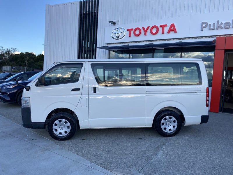 2020 Toyota Hiace DX Long 2.8D 5Dr Van 6A 4WD image 2