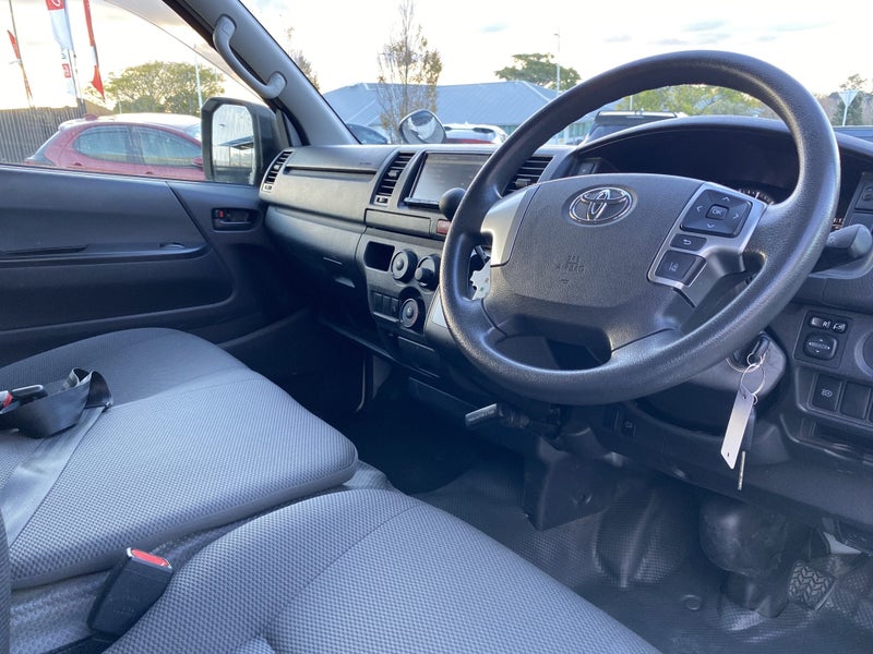 2020 Toyota Hiace DX Long 2.8D 5Dr Van 6A 4WD image 5