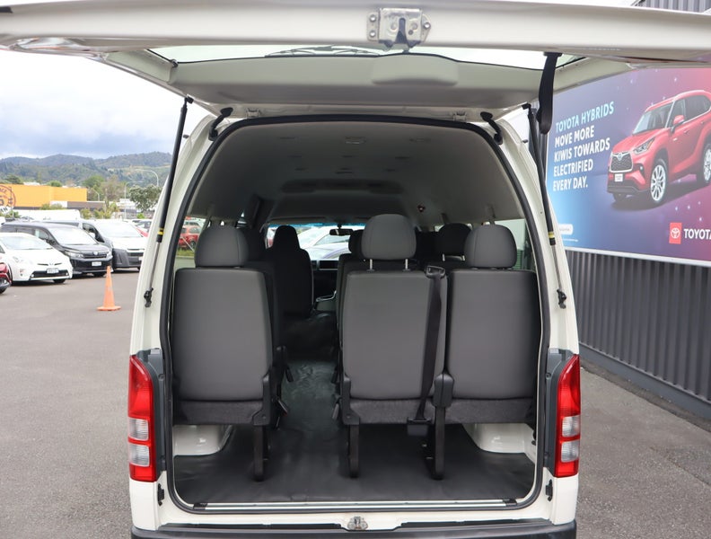 2020 Toyota Hiace MINIBUS RWD 3.0TD VAN/4 4A - 12S image 5