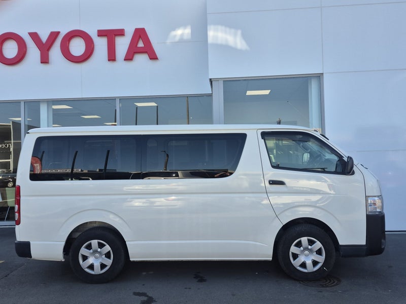 2020 Toyota Hiace ZL 2.8DT 2WD Auto image 2