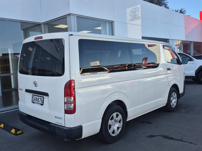 2020 Toyota Hiace ZL 2.8DT 2WD Auto image 3