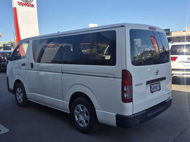 2020 Toyota Hiace ZL 2.8DT 2WD Auto image 5