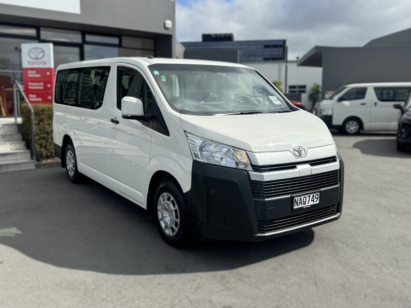 2020 Toyota Hiace ZR 2.8 Diesel Turbo 10 Seater image 1