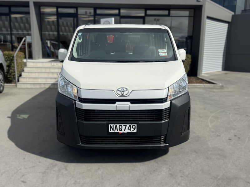 2020 Toyota Hiace ZR 2.8 Diesel Turbo 10 Seater image 2