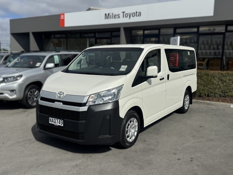 2020 Toyota Hiace ZR 2.8 Diesel Turbo 10 Seater image 3