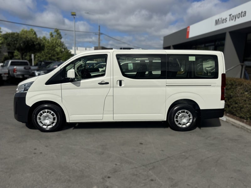 2020 Toyota Hiace ZR 2.8 Diesel Turbo 10 Seater image 4