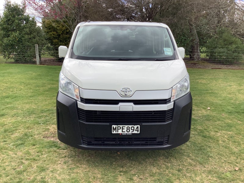 2020 Toyota Hiace ZR 2.8DT 10-Seat Minibus NZ-New image 2