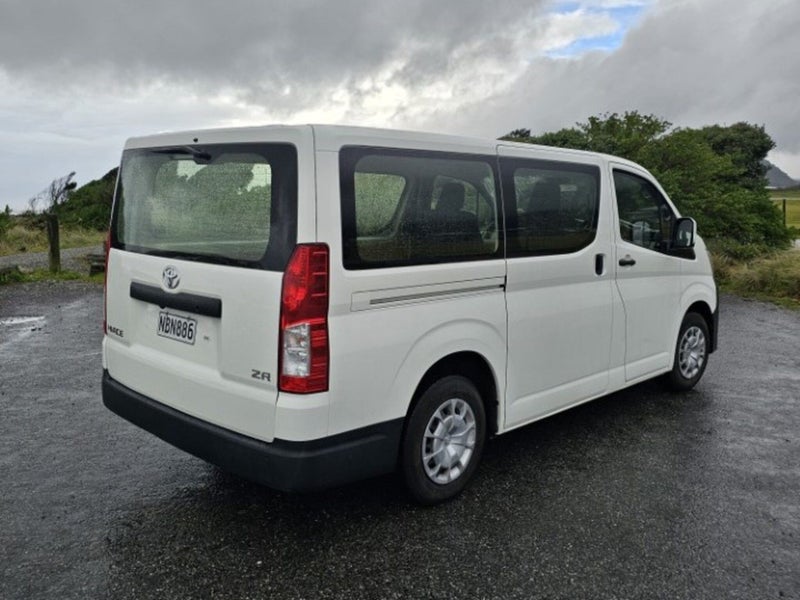 2020 Toyota Hiace ZR 2.8DT 6AT RWD GVN/5D/2S (H... image 5