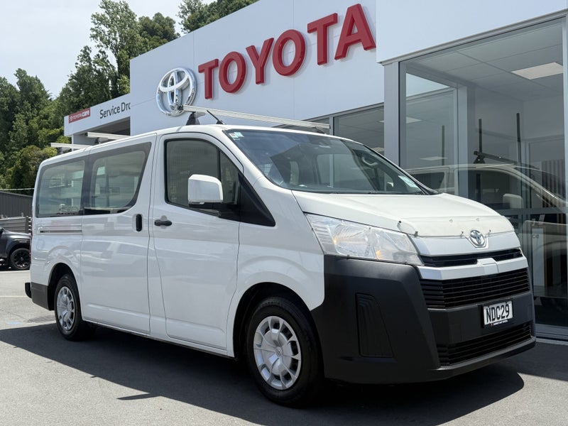 2020 Toyota Hiace ZR 2.8DT 6Manual image 1