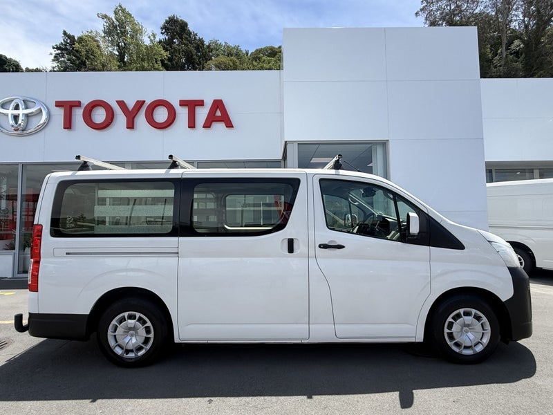 2020 Toyota Hiace ZR 2.8DT 6Manual image 2