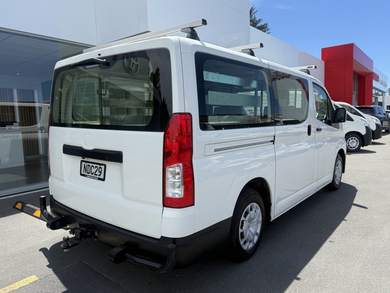 2020 Toyota Hiace ZR 2.8DT 6Manual image 3