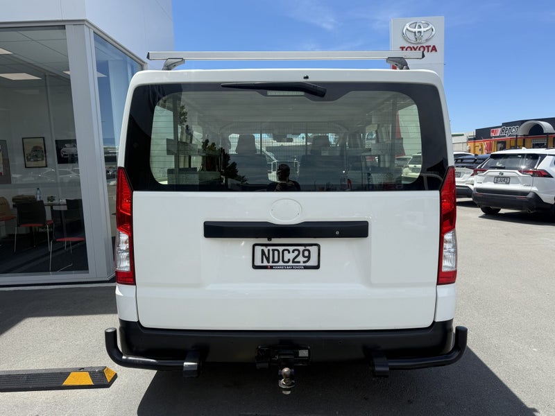 2020 Toyota Hiace ZR 2.8DT 6Manual image 4