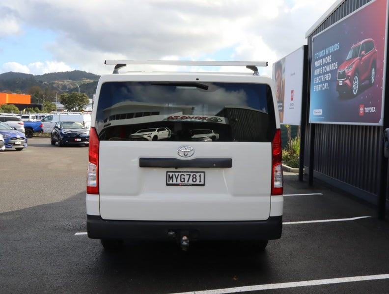2020 Toyota Hiace ZR 2.8DT 6MT RWD GVN/5D/2S image 3