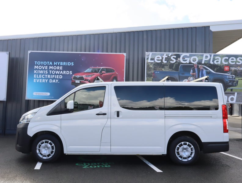 2020 Toyota Hiace ZR 2.8DT 6MT RWD GVN/5D/2S image 5