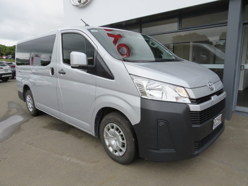 2020 Toyota Hiace ZR 2.8DT image 2
