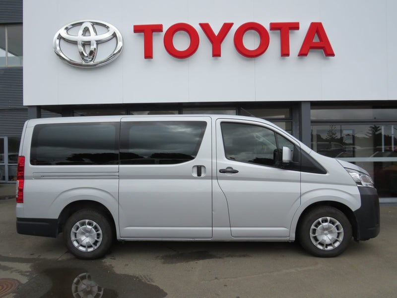 2020 Toyota Hiace ZR 2.8DT image 4