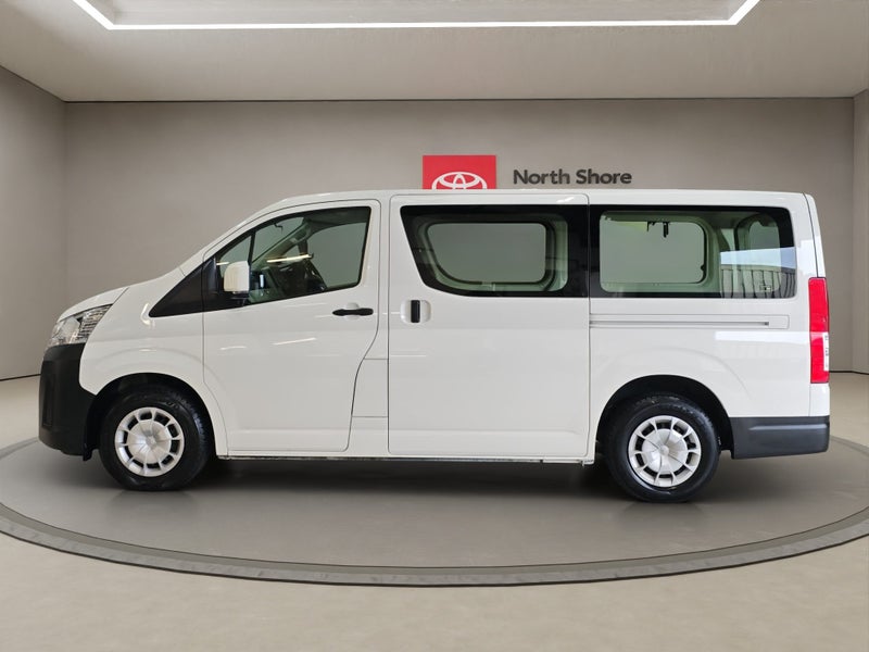 2020 Toyota Hiace ZR 2.8L Diesel Turbo RWD Van image 4