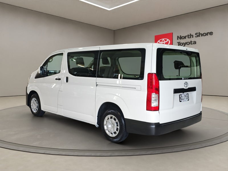 2020 Toyota Hiace ZR 2.8L Diesel Turbo RWD Van image 5