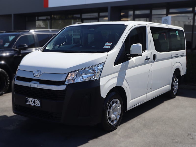 2020 Toyota Hiace ZR Diesel, MINIBUS, 10 Seater image 3