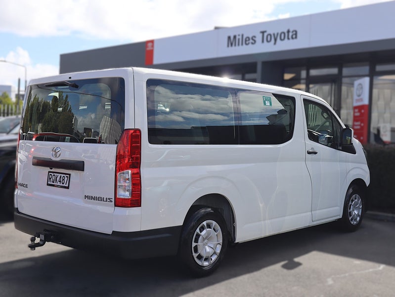 2020 Toyota Hiace ZR Diesel, MINIBUS, 10 Seater image 4