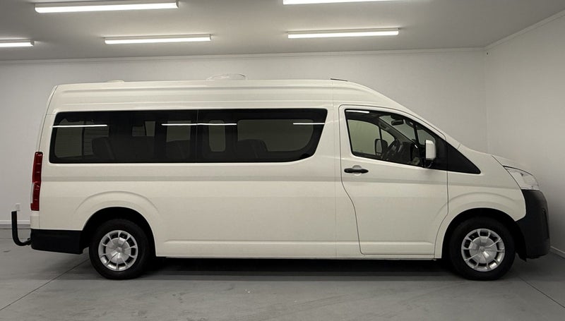 2020 Toyota Hiace ZX 2.8 DIESEL MINIBUS image 3