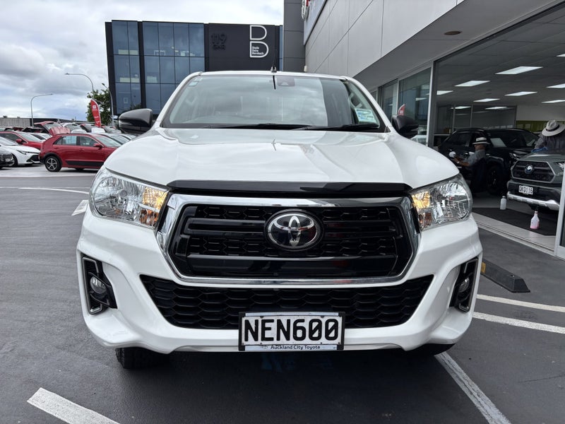 2020 Toyota Hilux SR 2.8 DIESEL WORKHORSE image 4